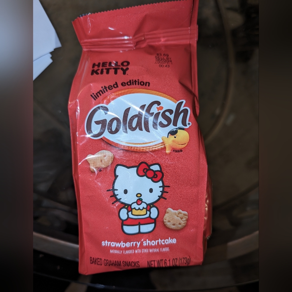 Goldfish Hello Kitty Strawberry Shortcake Flavored Grahams 6.1oz - 1 bag
